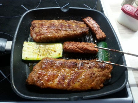 Spareribs und Cevapcici mit Zuchini